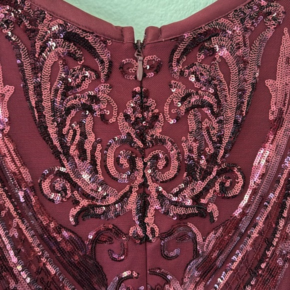 Le Chateau sequin long sleeve evening dress. Burgundy. Size XL. NWT. - Picture 8 of 9